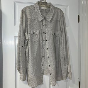 Forever 21 Plus Size Button Down Snap Shirt. Black and white polka dot. size 2X.